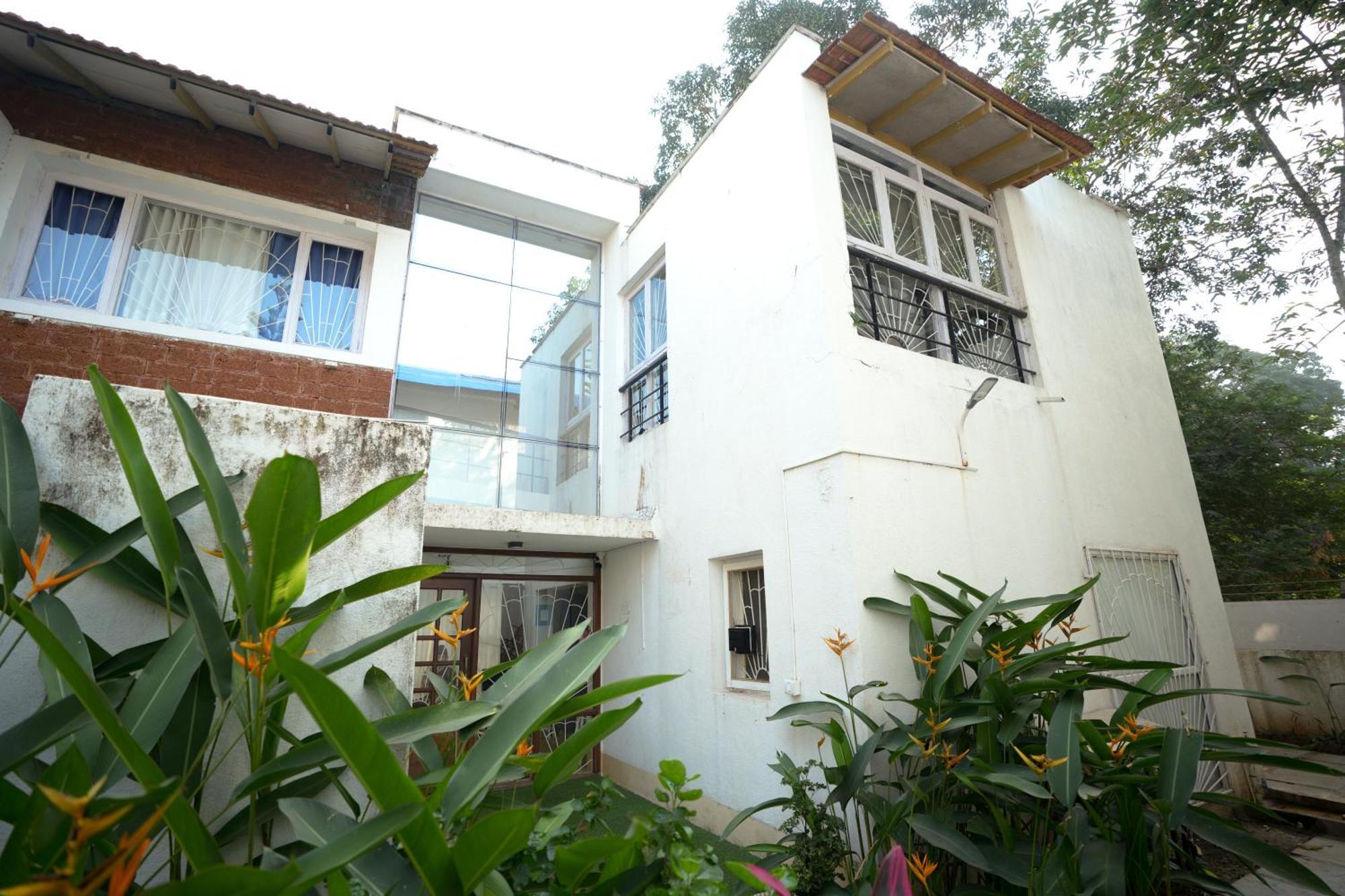 Villa M - Solitude: Beachside Retreat With Pool
