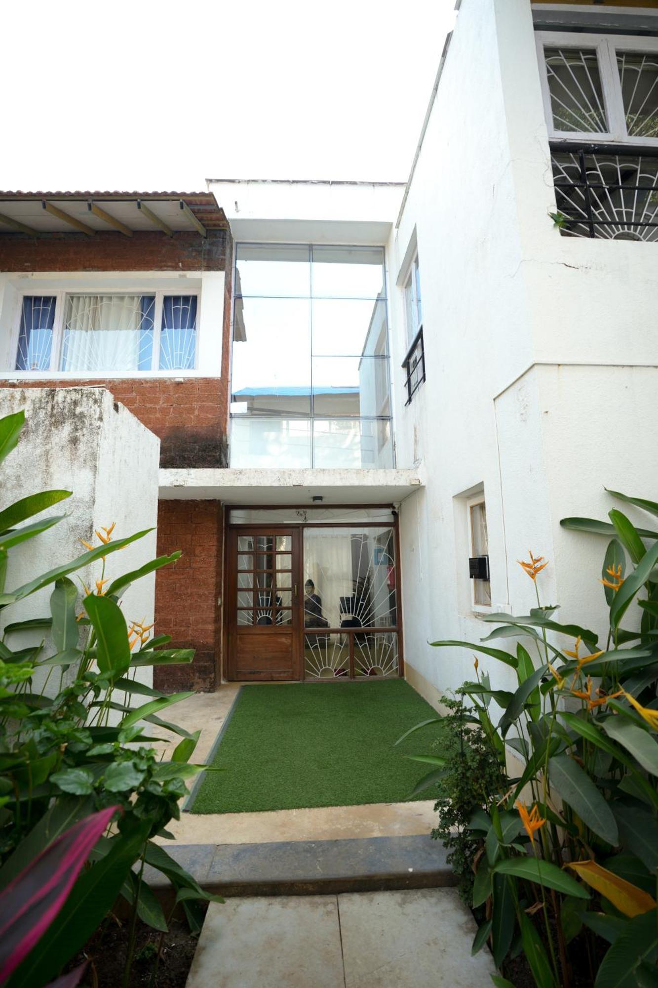 Villa M - Solitude: Beachside Retreat With Pool *