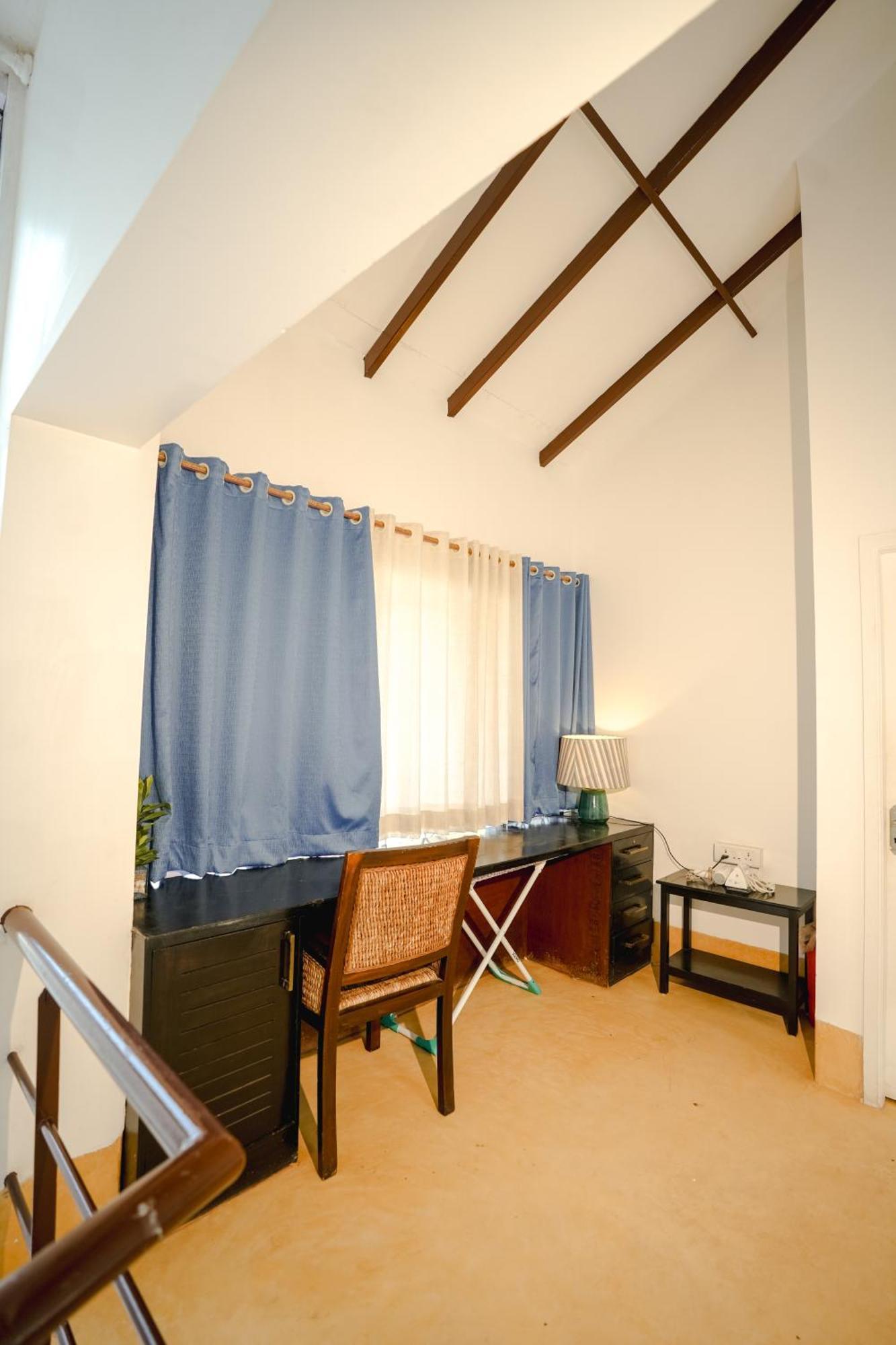 M - Solitude: Beachside Retreat With Pool * Candolim