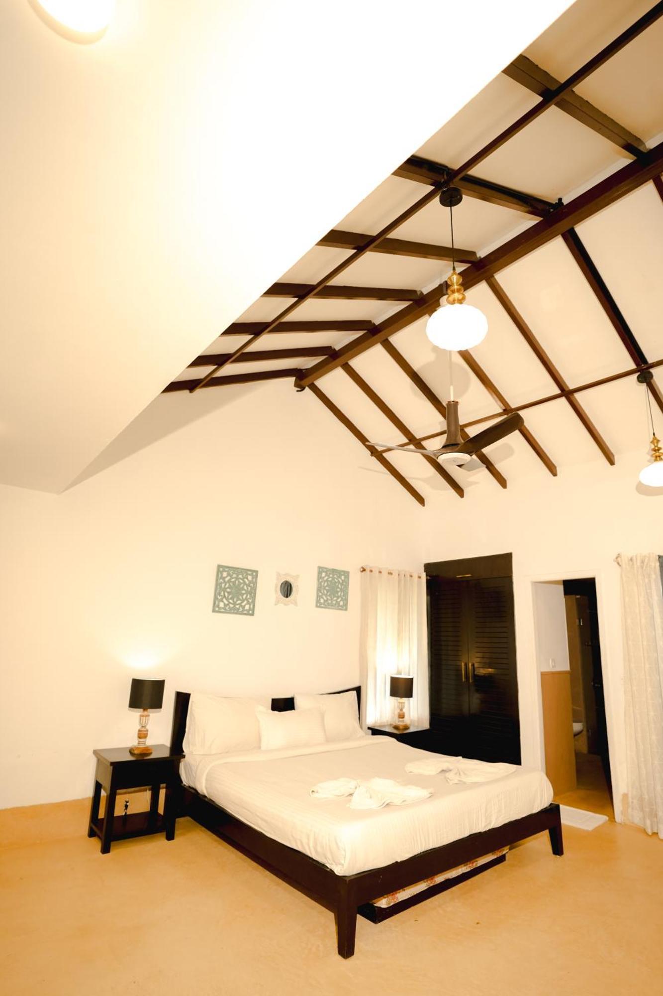 M - Solitude: Beachside Retreat With Pool Candolim