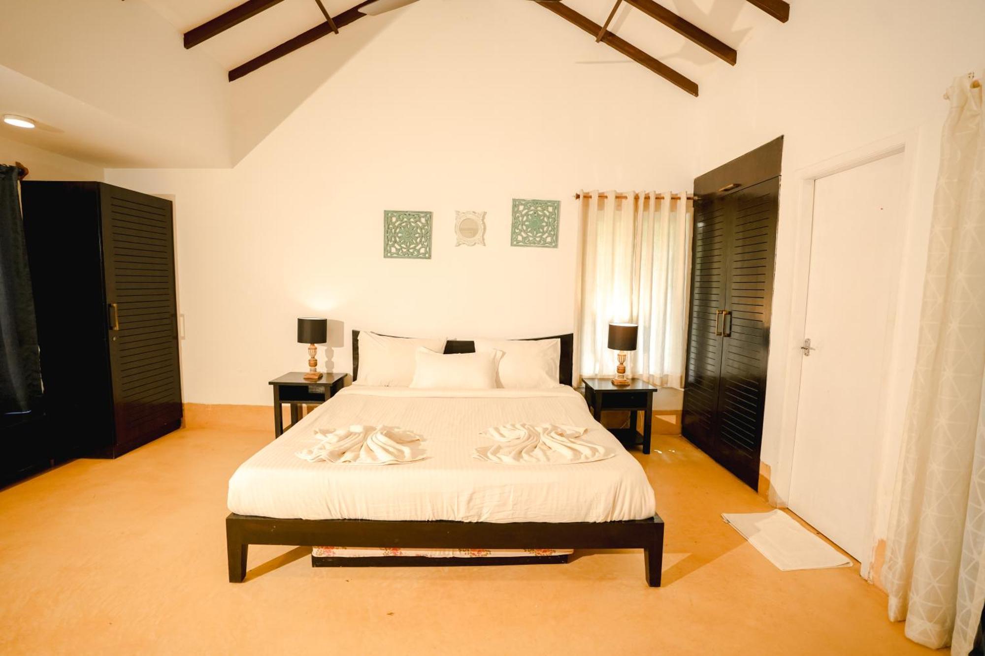 Villa M - Solitude: Beachside Retreat With Pool