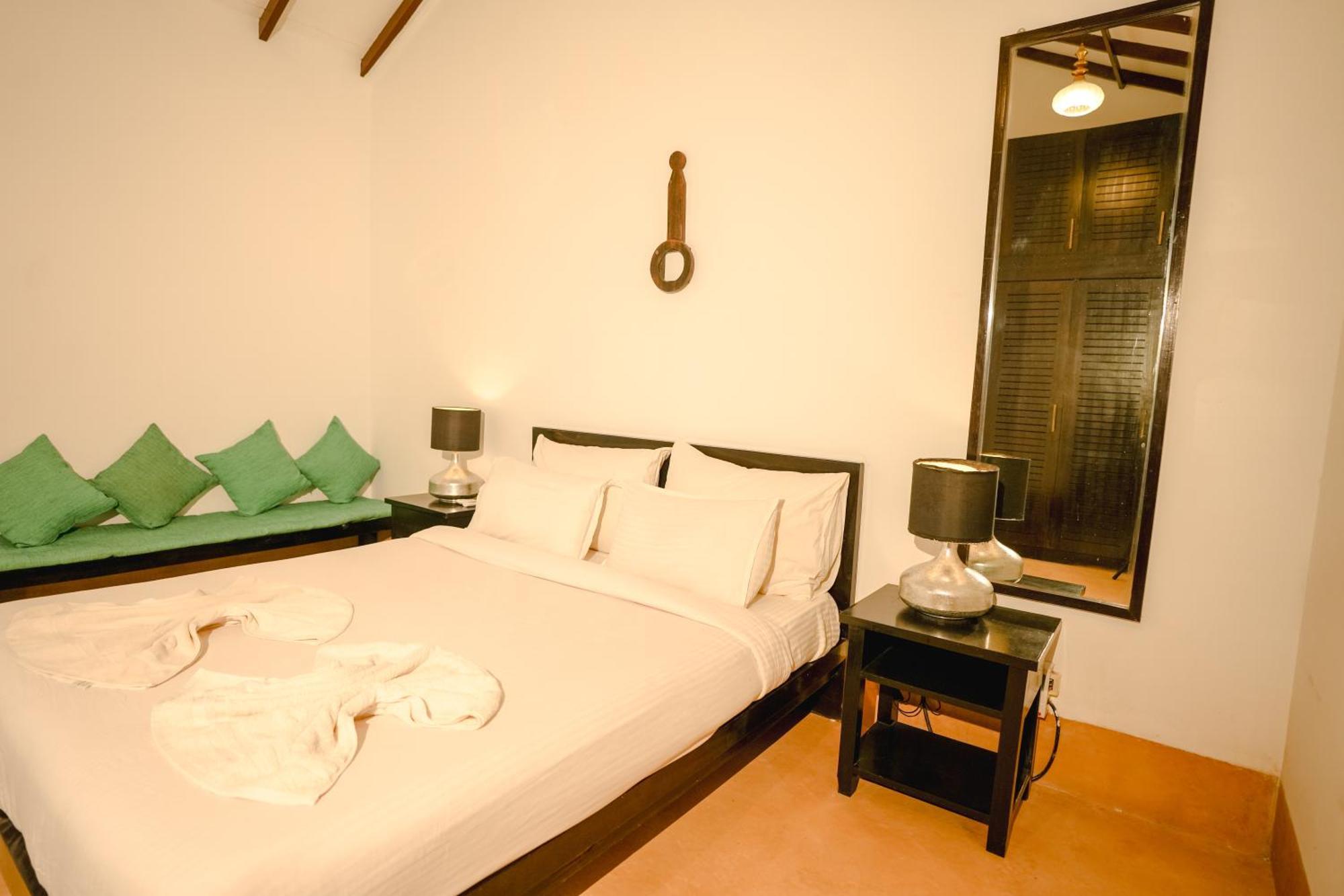 M - Solitude: Beachside Retreat With Pool Villa Candolim