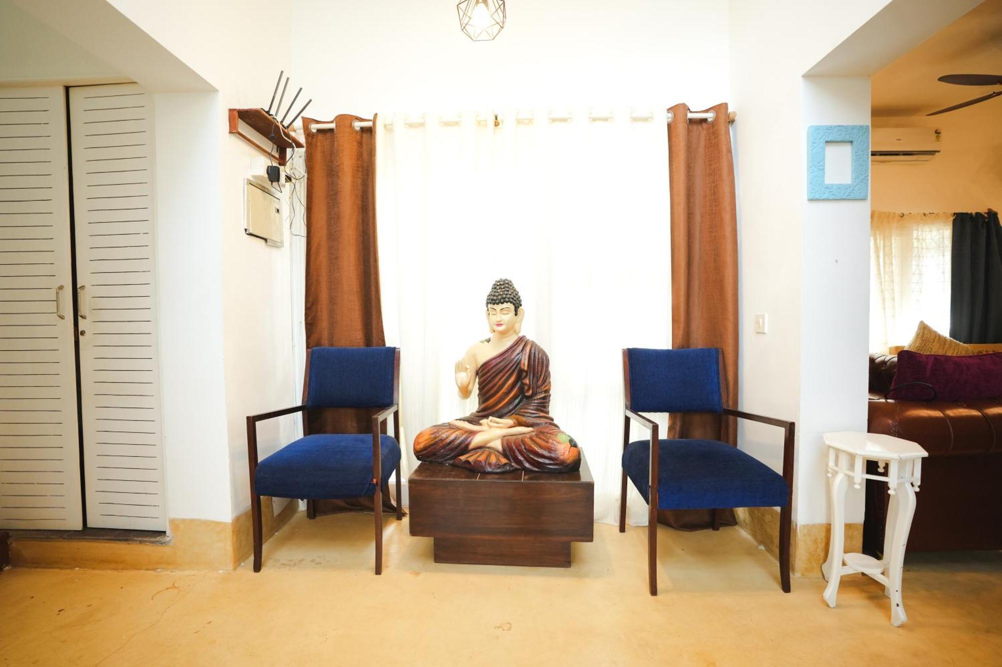 M - Solitude: Beachside Retreat With Pool * Candolim